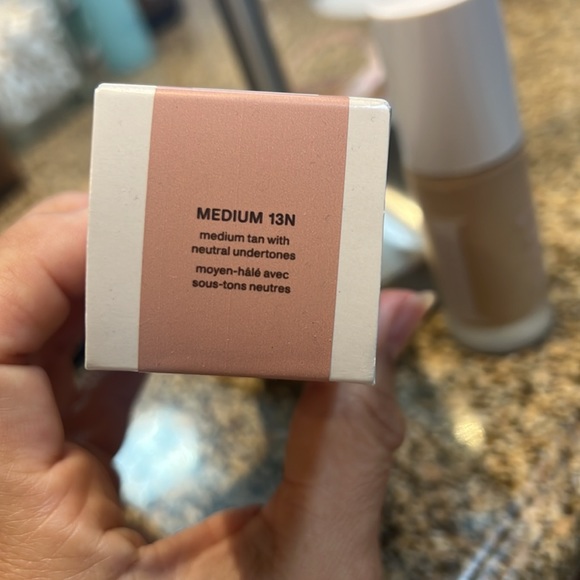 Morphe 13n light form extended hydration foundation. Swatched - Picture 4 of 6